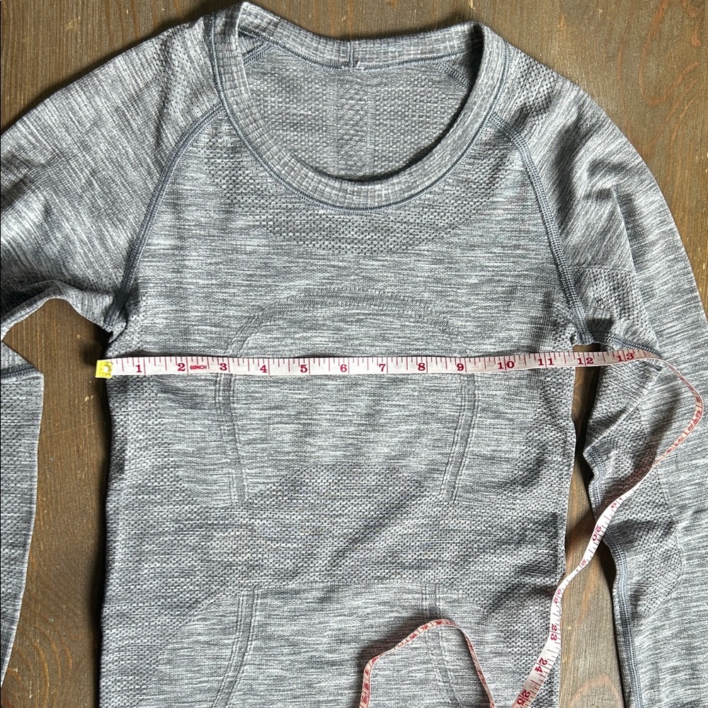 Lululemon Athletica Light Gray Long Sleeve Tee - Picture 10 of 16